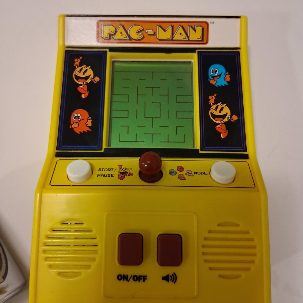 Retro Handheld Game - Yellow